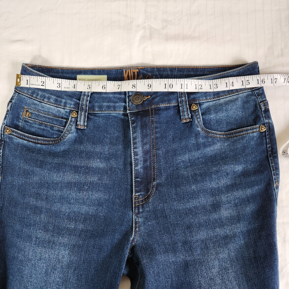 Kut from the Kloth Dark Flare Wide Leg Jeans. SKU D06 - Picture 5 of 6